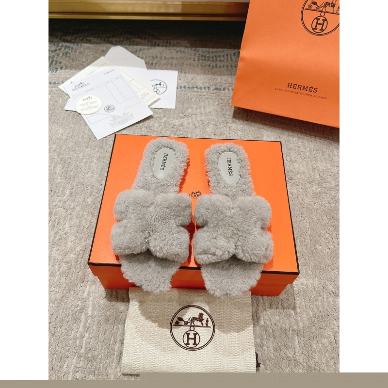 H**mes slippers